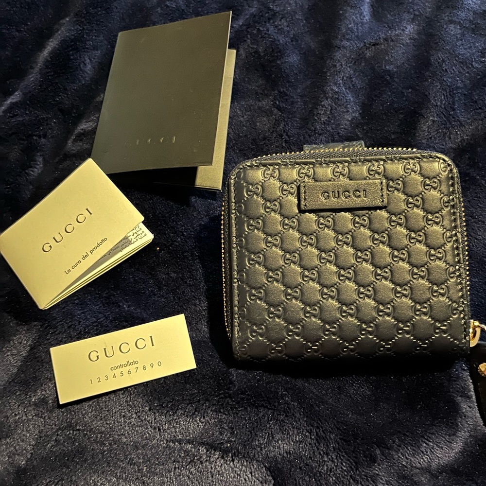 Authentic small navy blue Gucci wallet